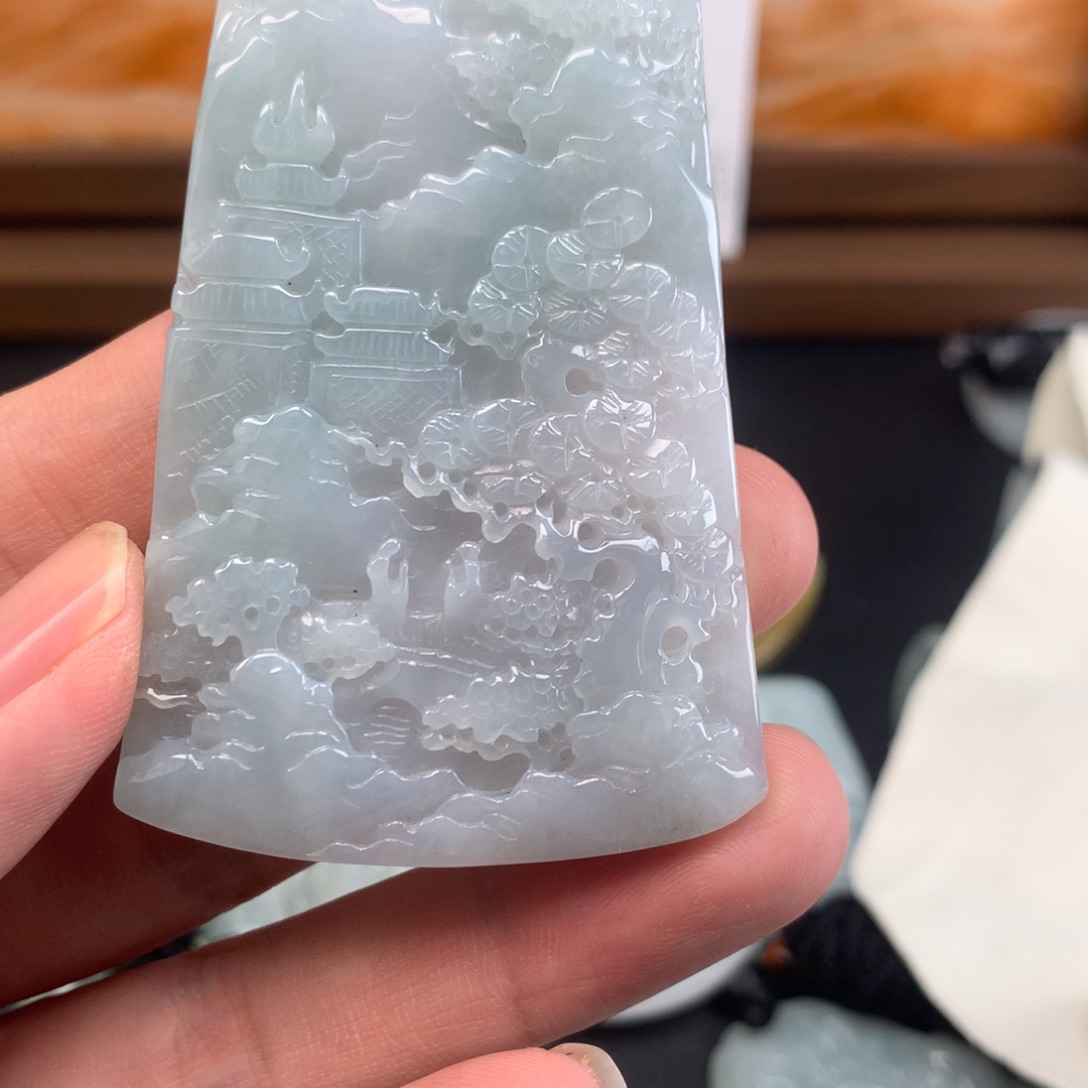 翡翠未镶嵌颈饰山水牌