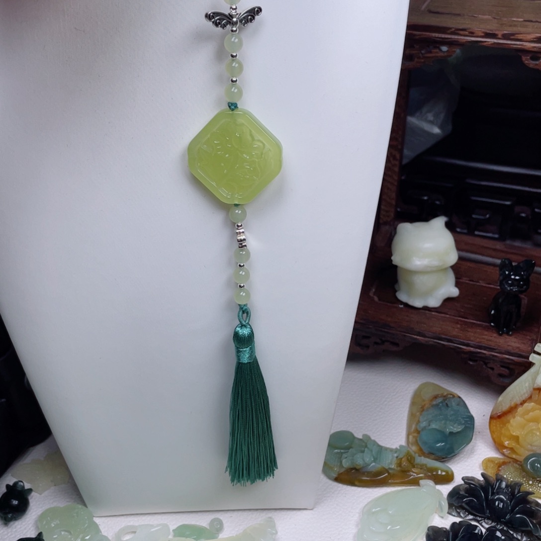 蛇纹石玉颈饰未镶嵌