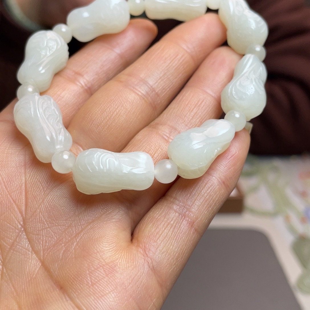 和田玉颈饰未镶嵌