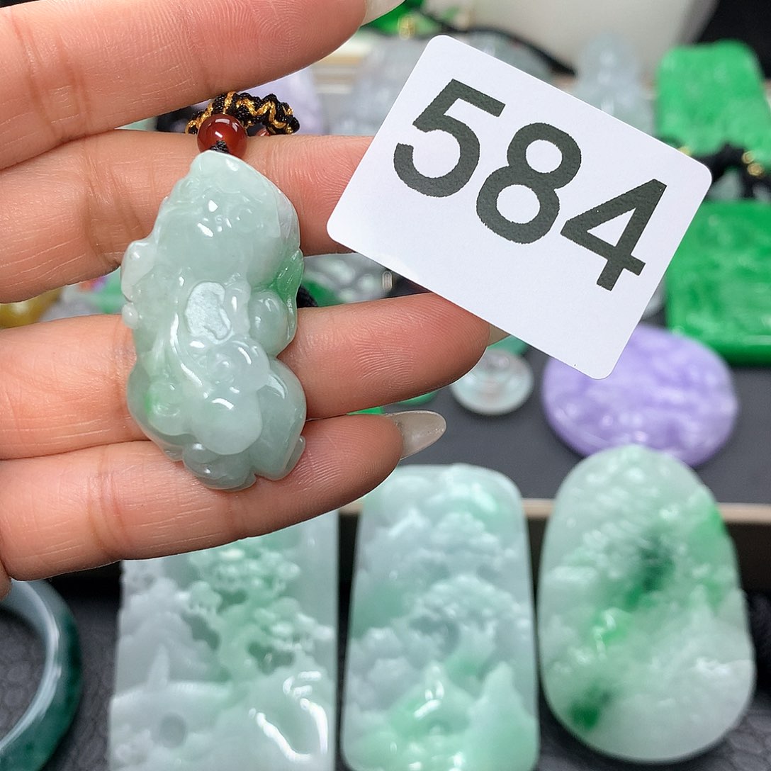 翡翠吊坠(赠链)未镶嵌