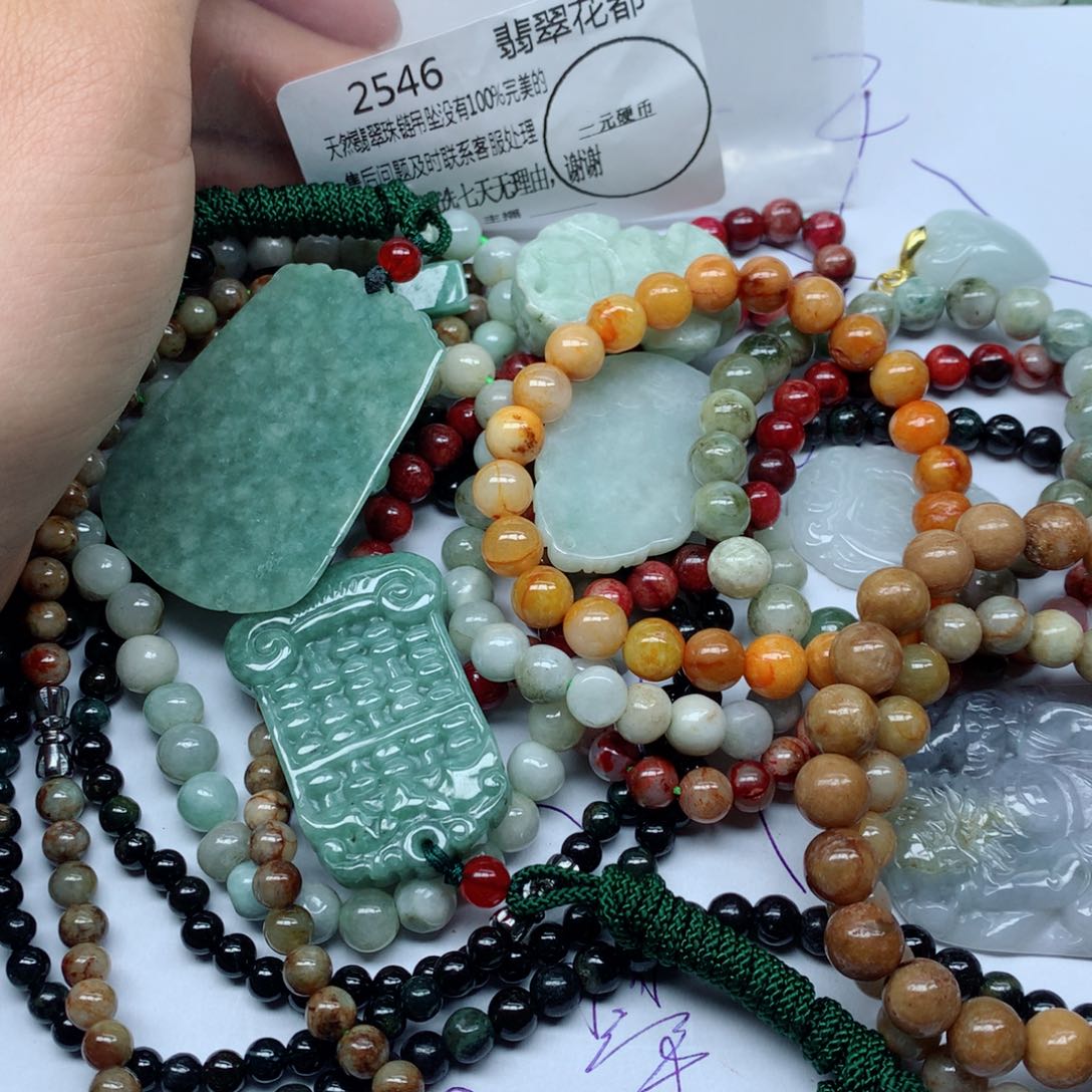 翡翠颈饰未镶嵌手串