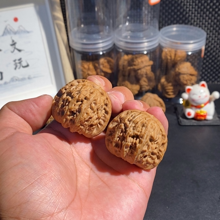 文玩核桃把件白狮子
