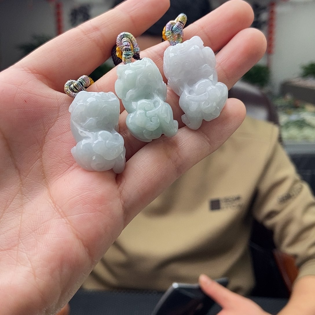 翡翠颈饰未镶嵌颜色多样性发拍一发一