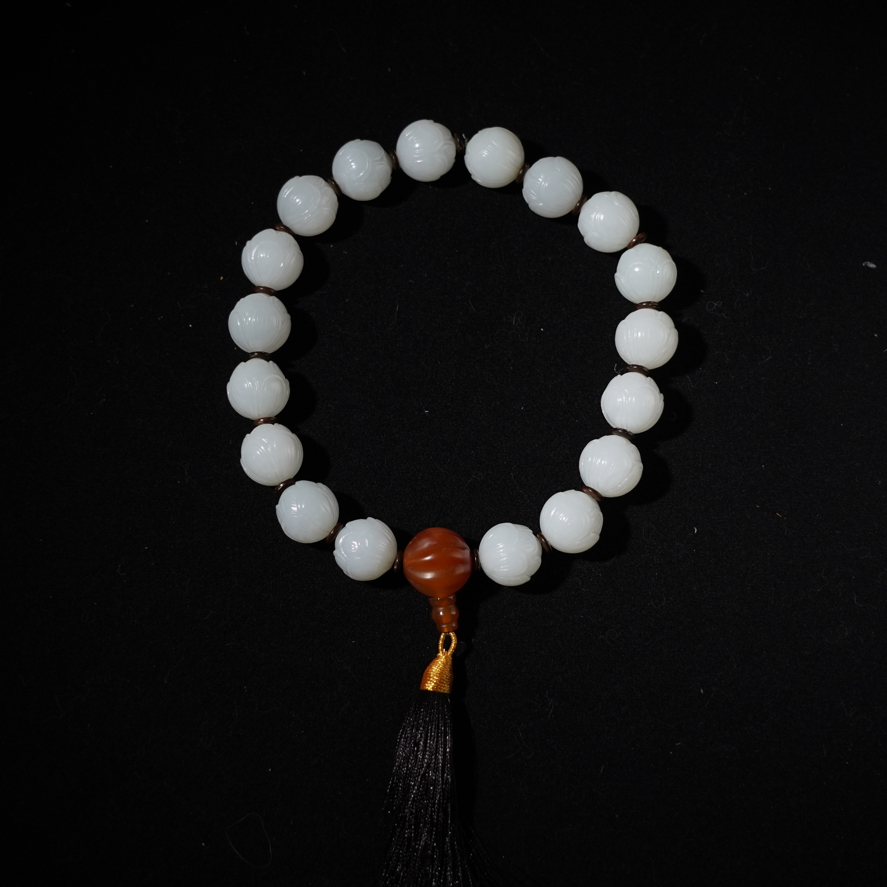 15F103清  白玉圆雕莲花十八子手串