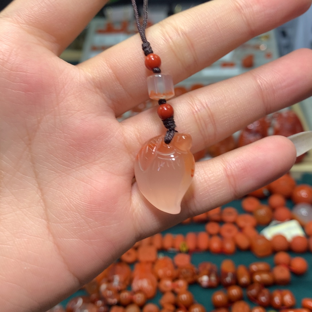 【闪购商品】南红玛瑙桃吊坠未镶嵌