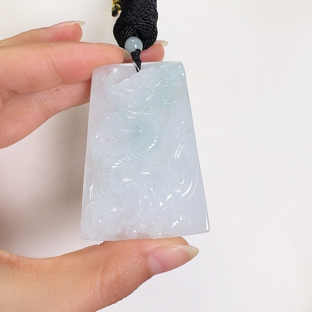 翡翠颈饰未镶嵌龙牌