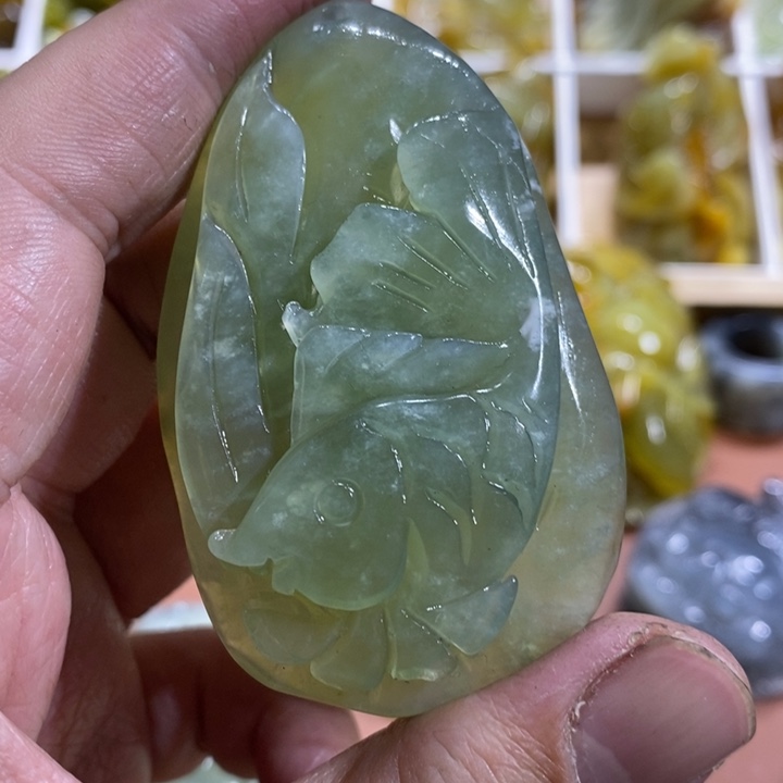 蛇纹石玉颈饰未镶嵌