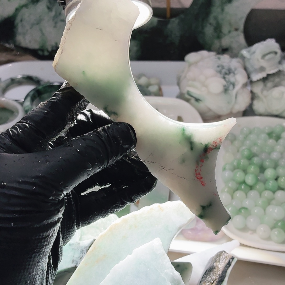 翡翠未镶嵌颈饰边角料