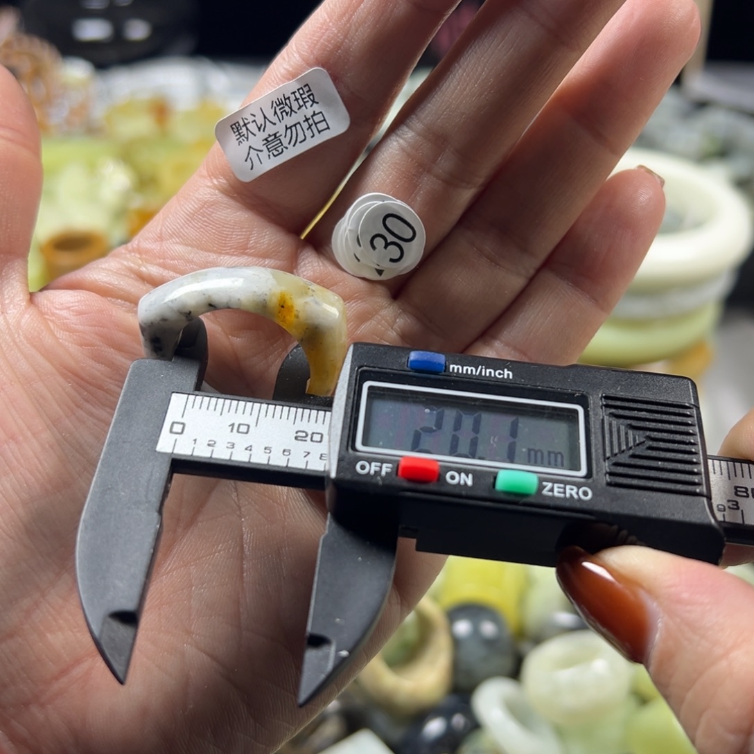 蛇纹石玉未镶嵌戒指