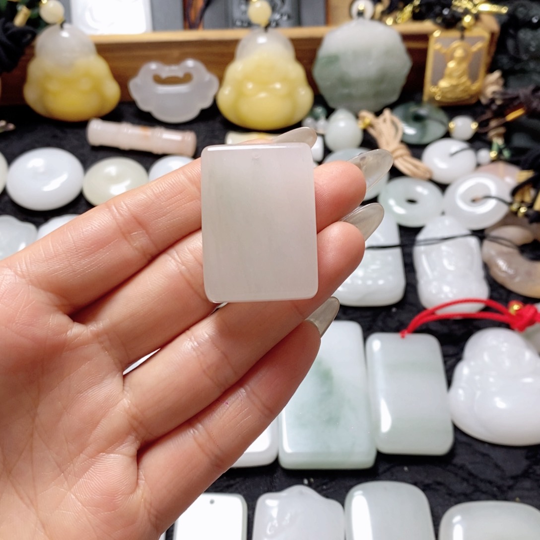 石英质玉颈饰未镶嵌