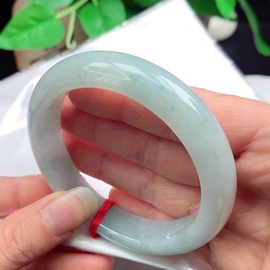 翡翠手镯未镶嵌      正圈57蓝底飘花