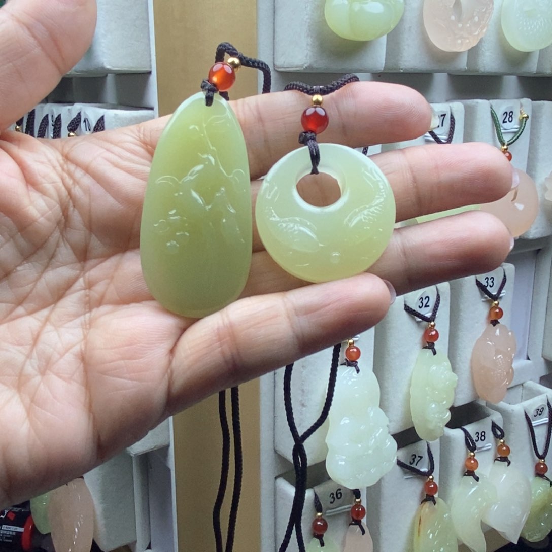 颈饰未镶嵌石英质玉（金丝玉）许****芬