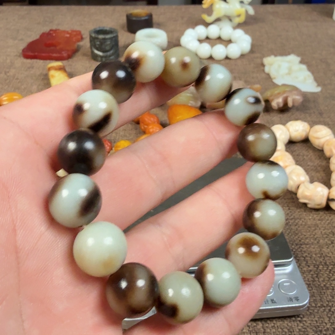 回***牛和田玉（糖玉）未镶嵌珠宝半成品