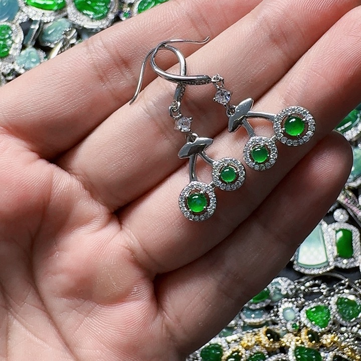 翡翠颈饰未镶嵌天然A货翡翠放漏