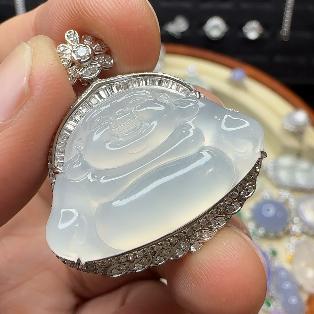 颈饰18K金镶嵌翡翠天然翡翠