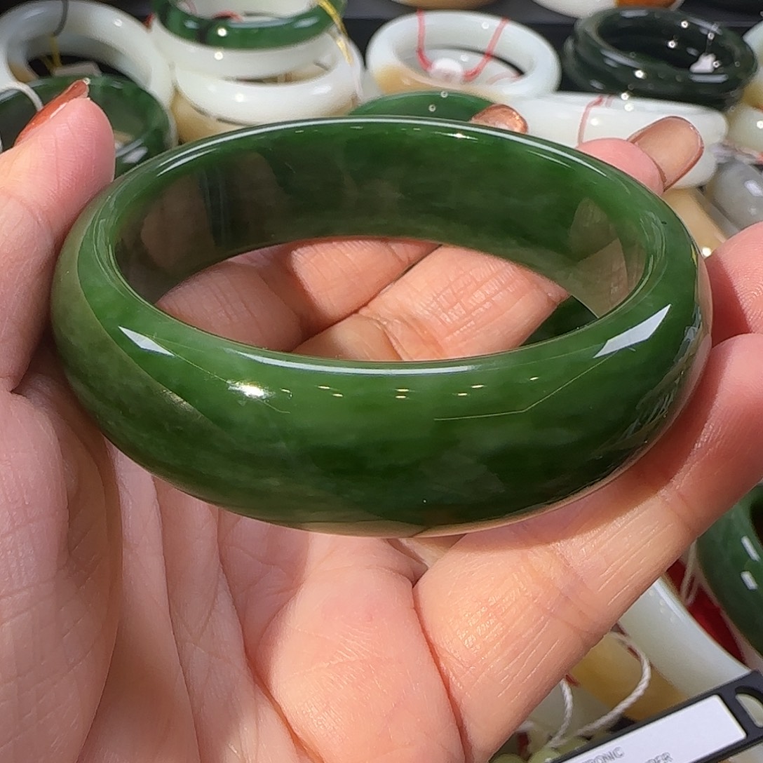 和田玉（碧玉）未镶嵌手镯