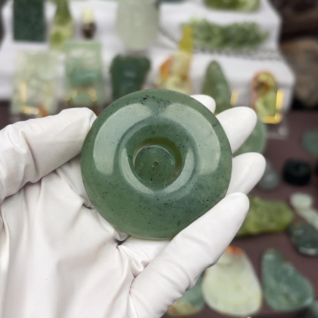 蛇纹石玉颈饰未镶嵌