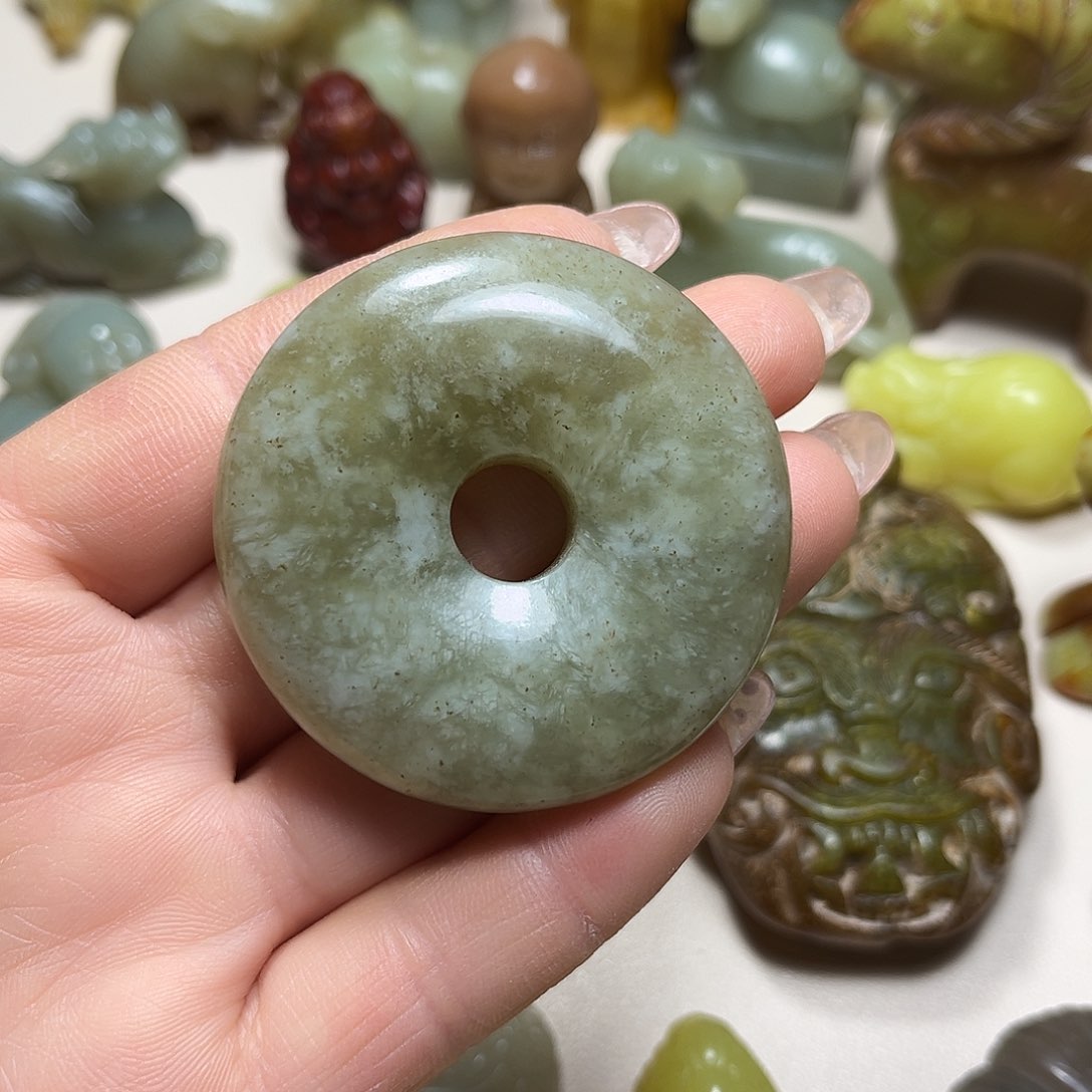 白玉菩提吊坠白玉菩提吊坠