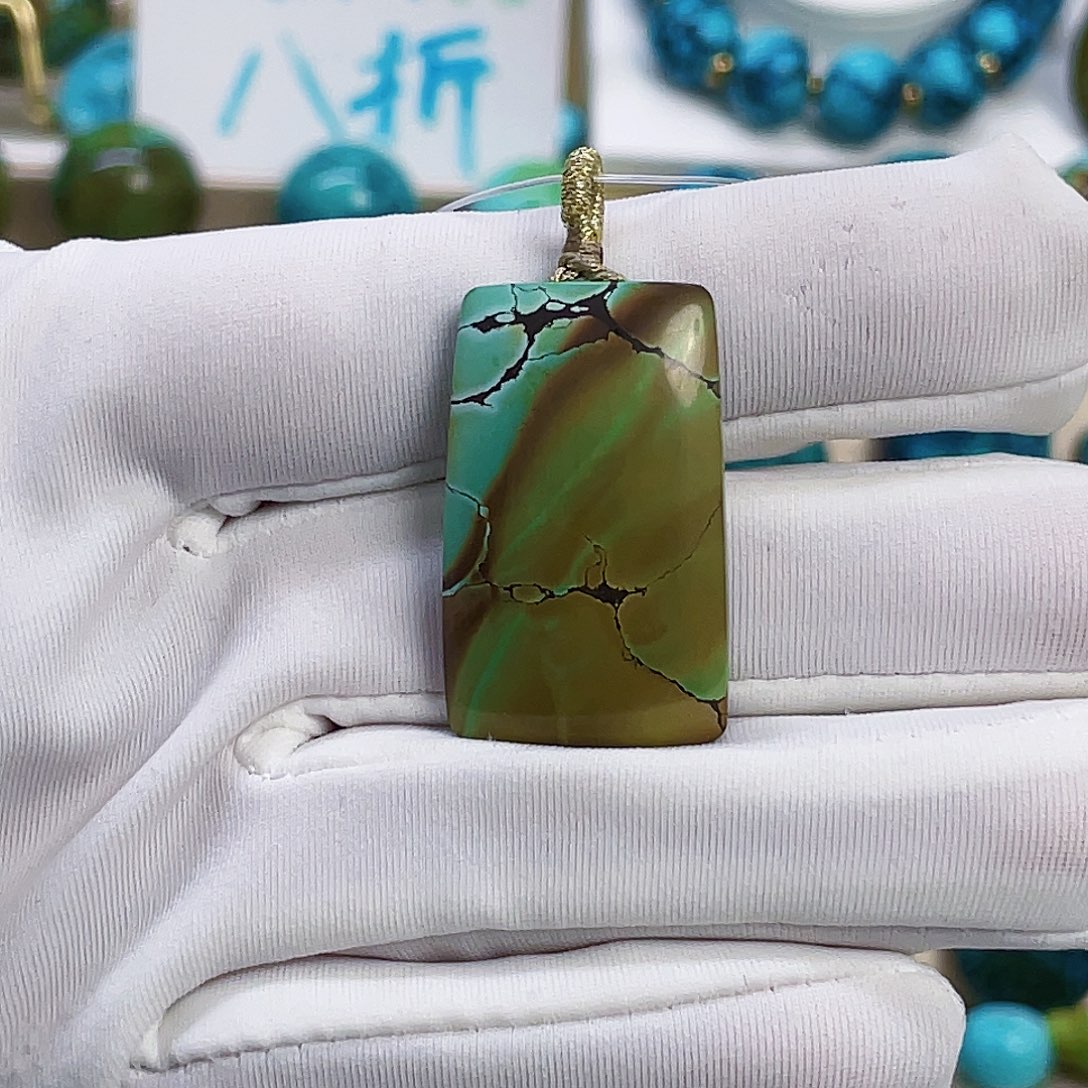 绿松石未镶嵌颈饰