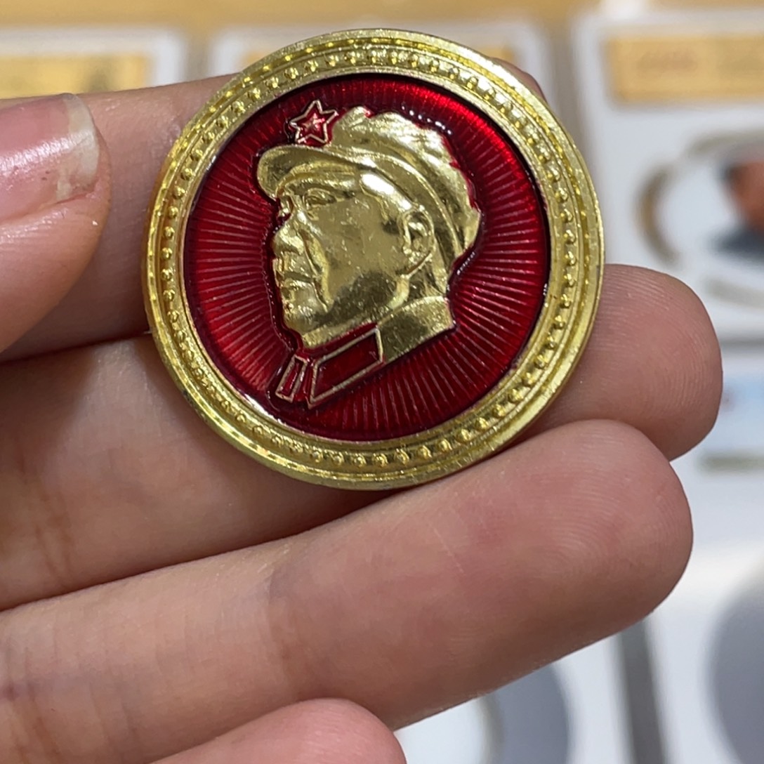其他普通金属辉达利红色收藏纪念章