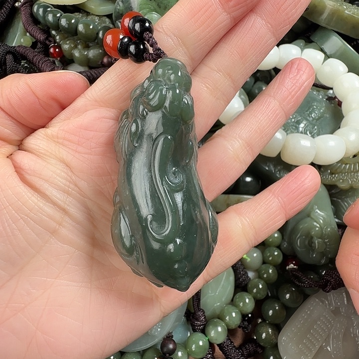 和田玉颈饰未镶嵌