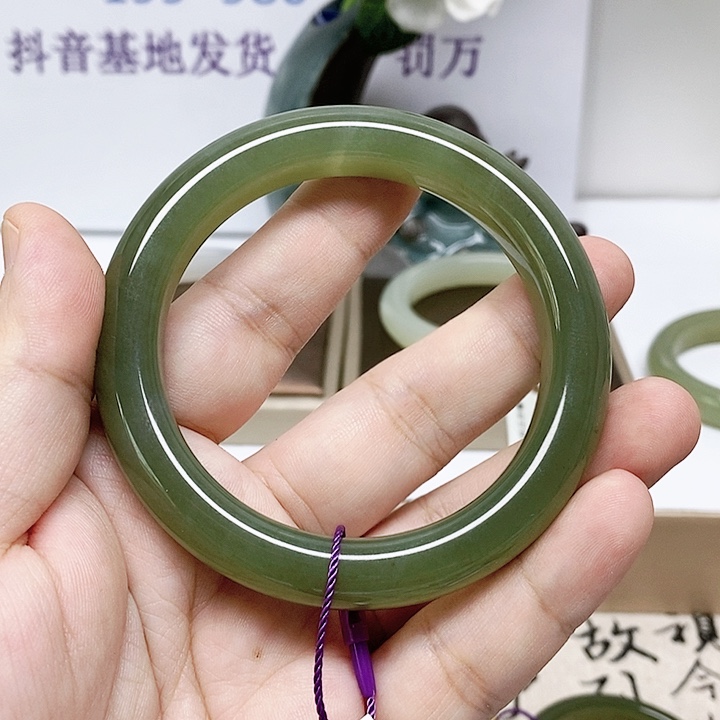 和田玉未镶嵌手镯