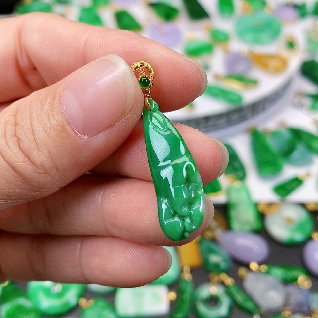 翡翠吊坠(不含链)18K金镶嵌