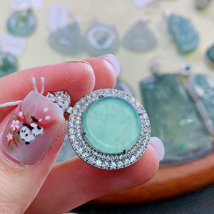 翡翠颈饰银S925镶嵌翡翠