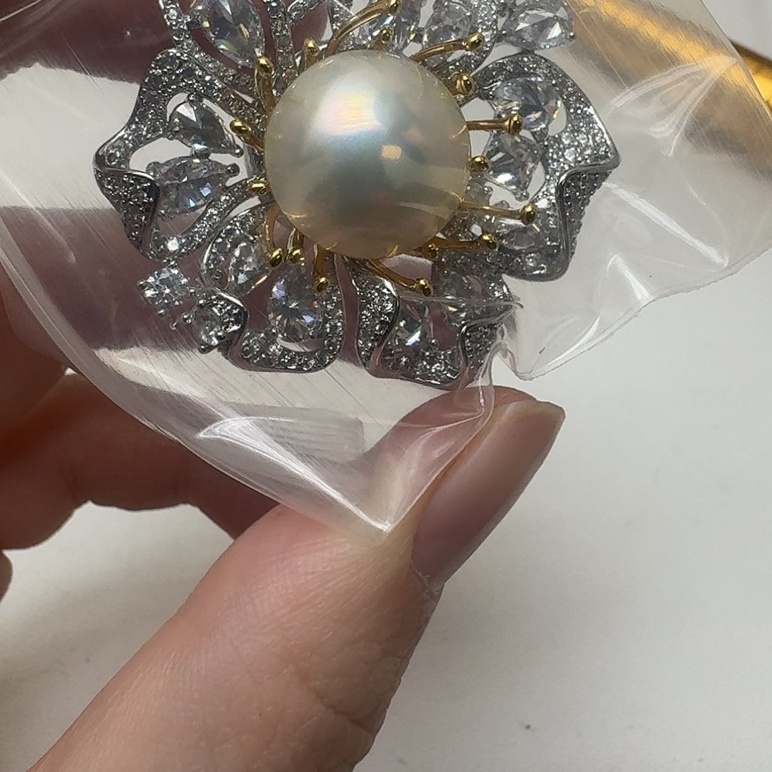 未镶嵌拼合珍珠（马贝珠）胸针