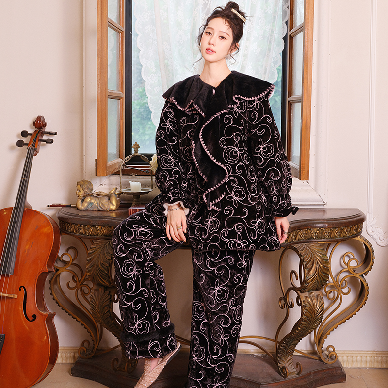 原创奢华丝绒刺绣三层加厚夹棉加绒睡衣套装宽度加棉家居服两件套