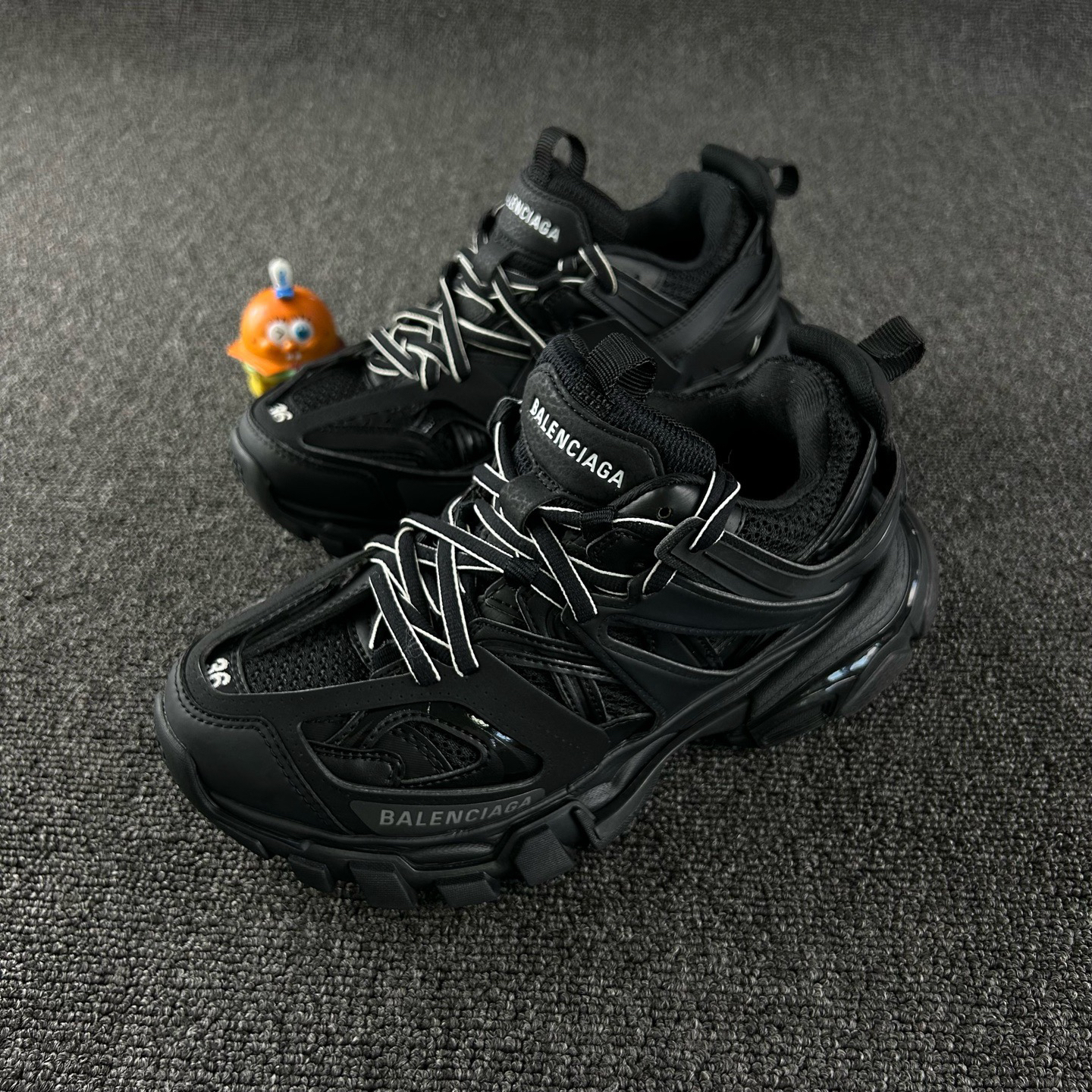 99新 Balenciaga/巴黎世家 黑色Track36码 HB5509 