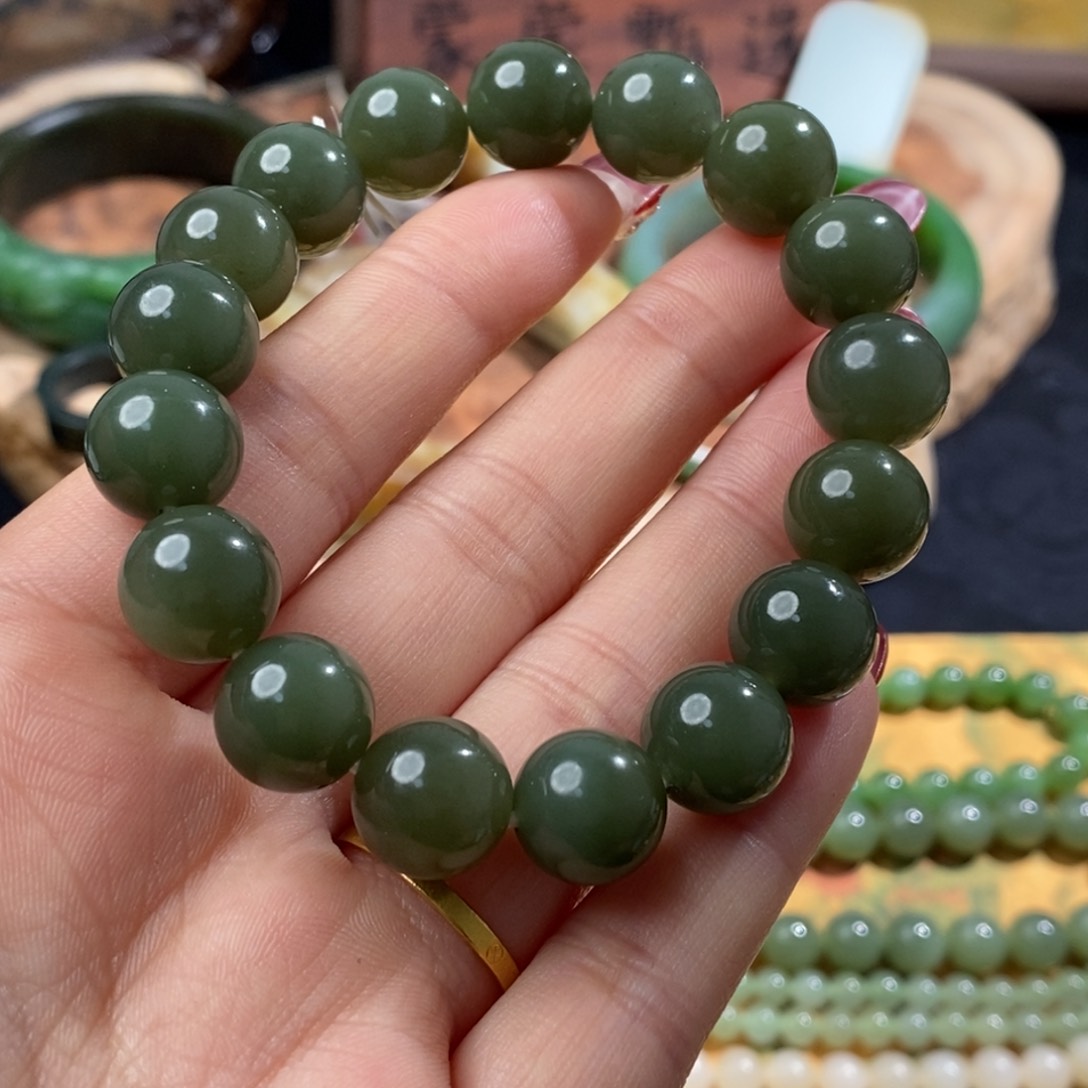 和田玉手串湖水绿卡12mm未镶嵌