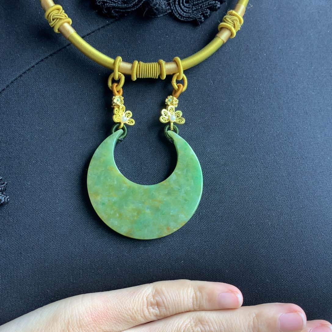 翡翠颈饰未镶嵌翡翠