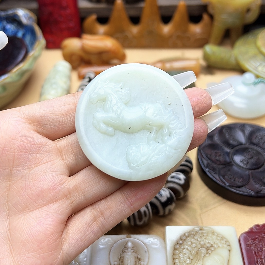 蛇纹石玉未镶嵌颈饰