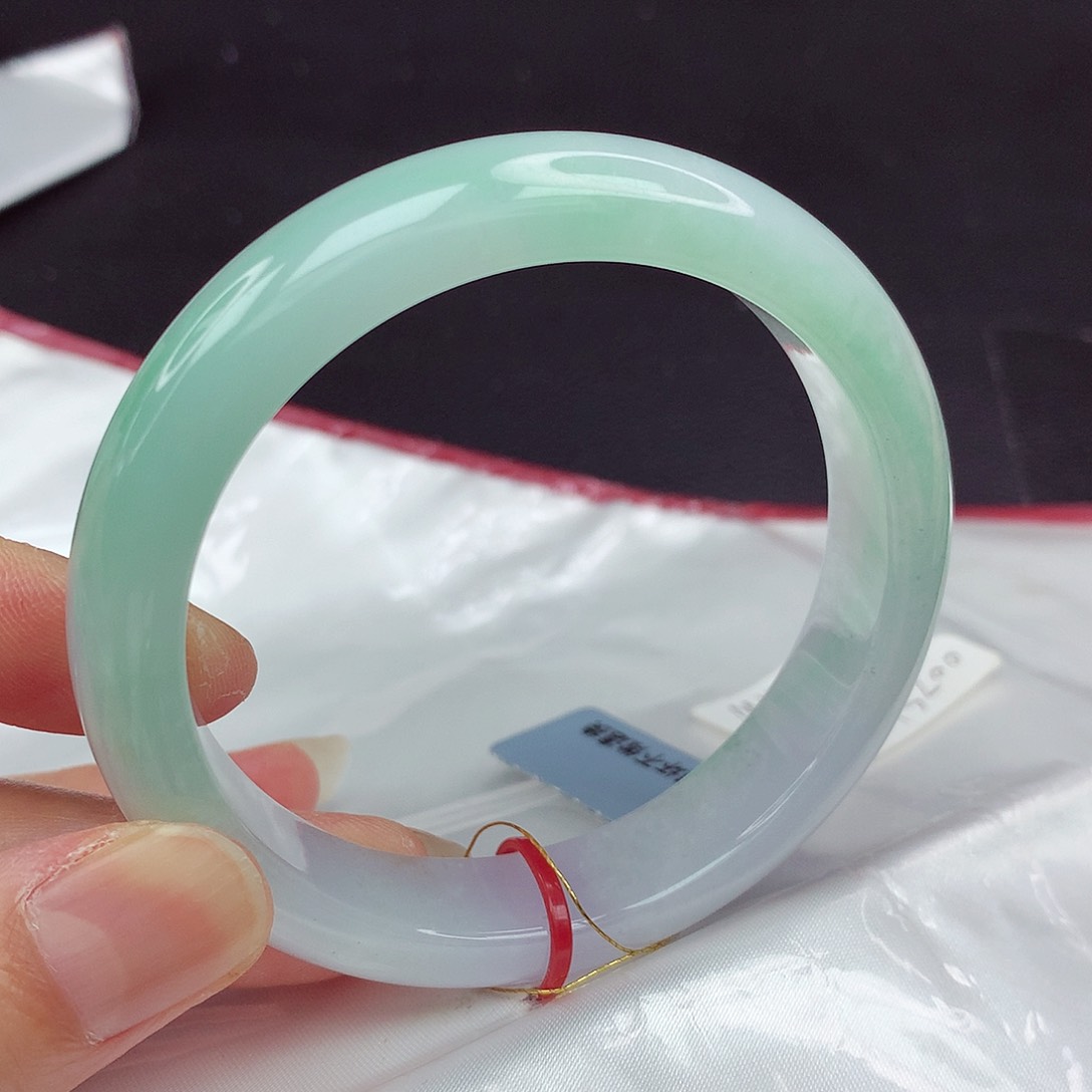 翡翠手镯未镶嵌显*57圈327