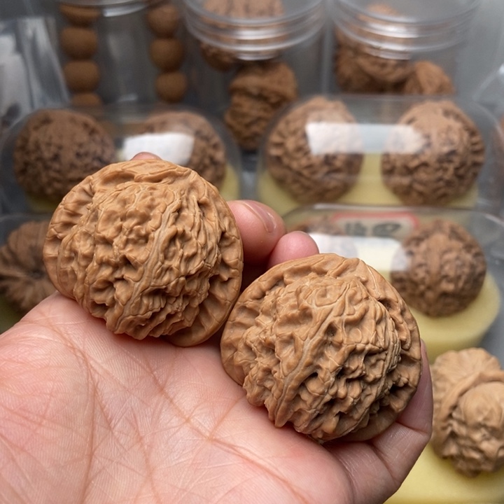 文玩核桃把件杨*火白狮子