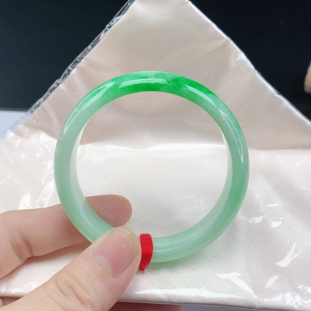 翡翠手镯未镶嵌翡翠073