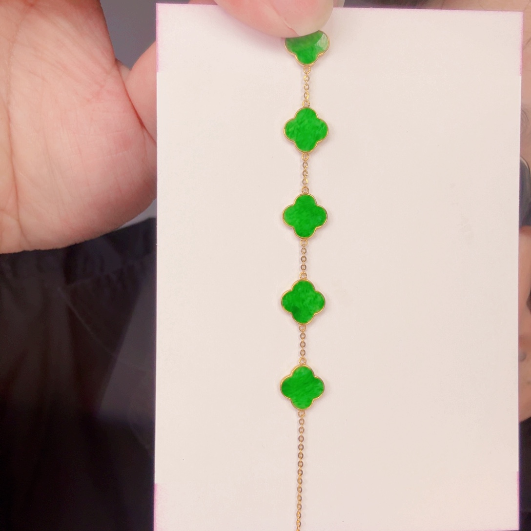 翡翠18K金镶嵌颈饰一件