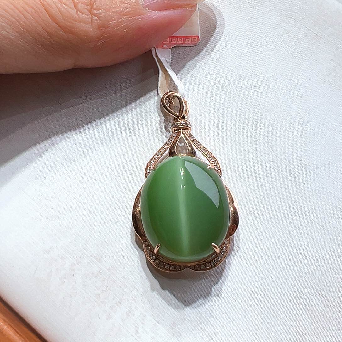 和田玉18K金镶嵌吊坠