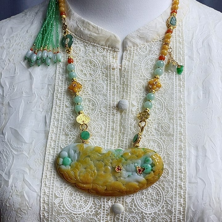 翡翠吊坠(赠链)未镶嵌黄加绿翡翠雕刻花鸟吊坠锁牌