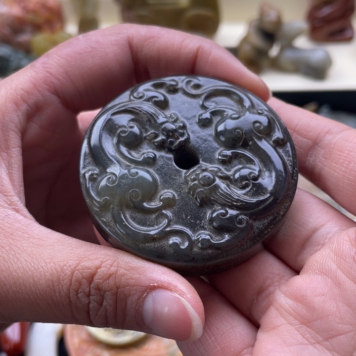 蛇纹石玉未镶嵌颈饰