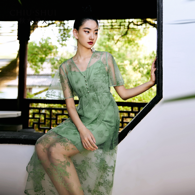 【诗语专属】秋水伊人网纱绣花绿连衣裙女装X型V领裙子623204C02033