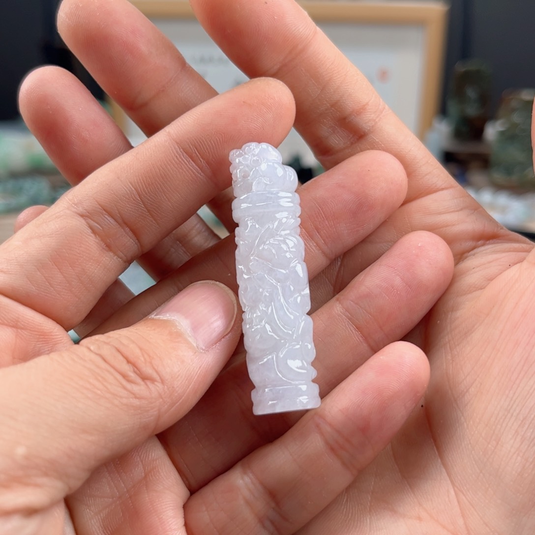 翡翠颈饰未镶嵌龙柱