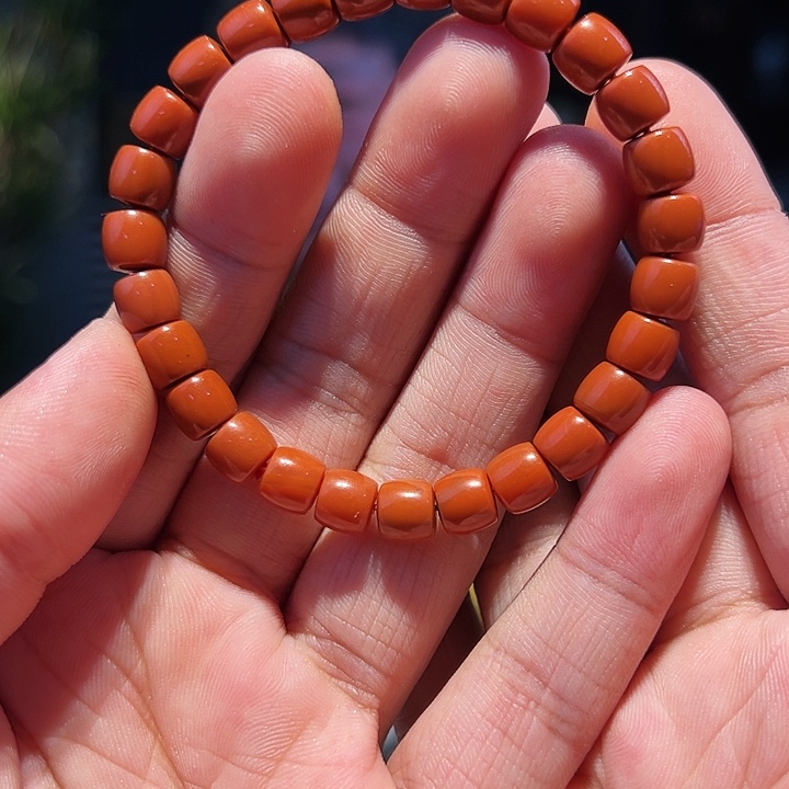 南红玛瑙手串未镶嵌0.7直切