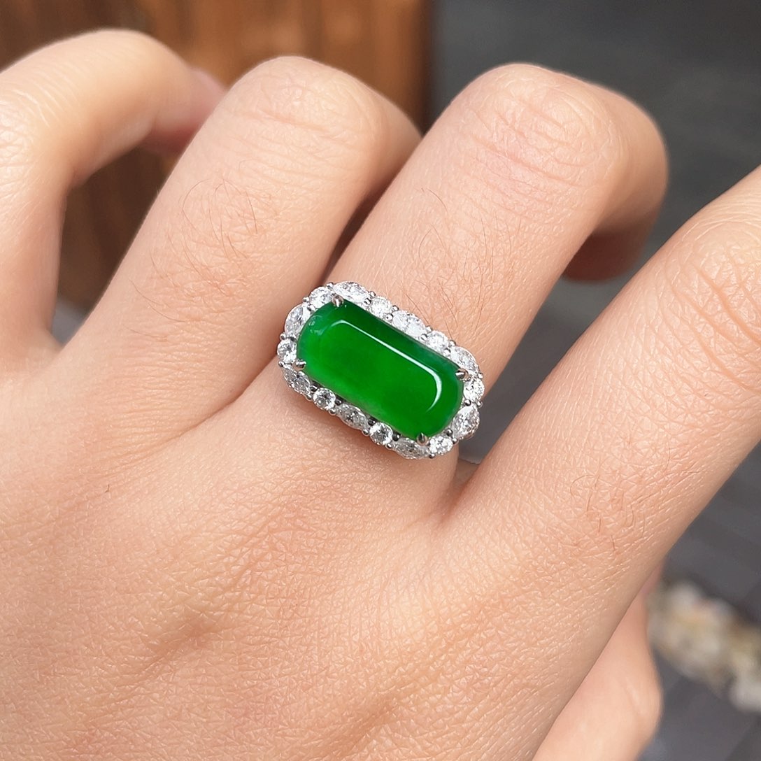 翡翠戒指18K金镶嵌马鞍戒指