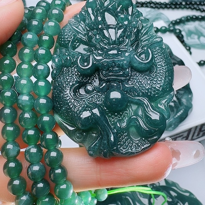 翡翠未镶嵌颈饰多样性发其一