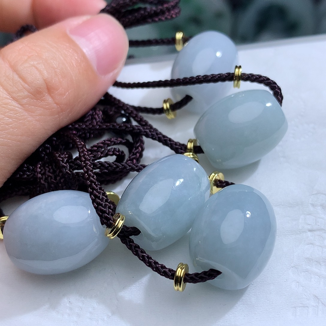 翡翠未镶嵌颈饰发1个