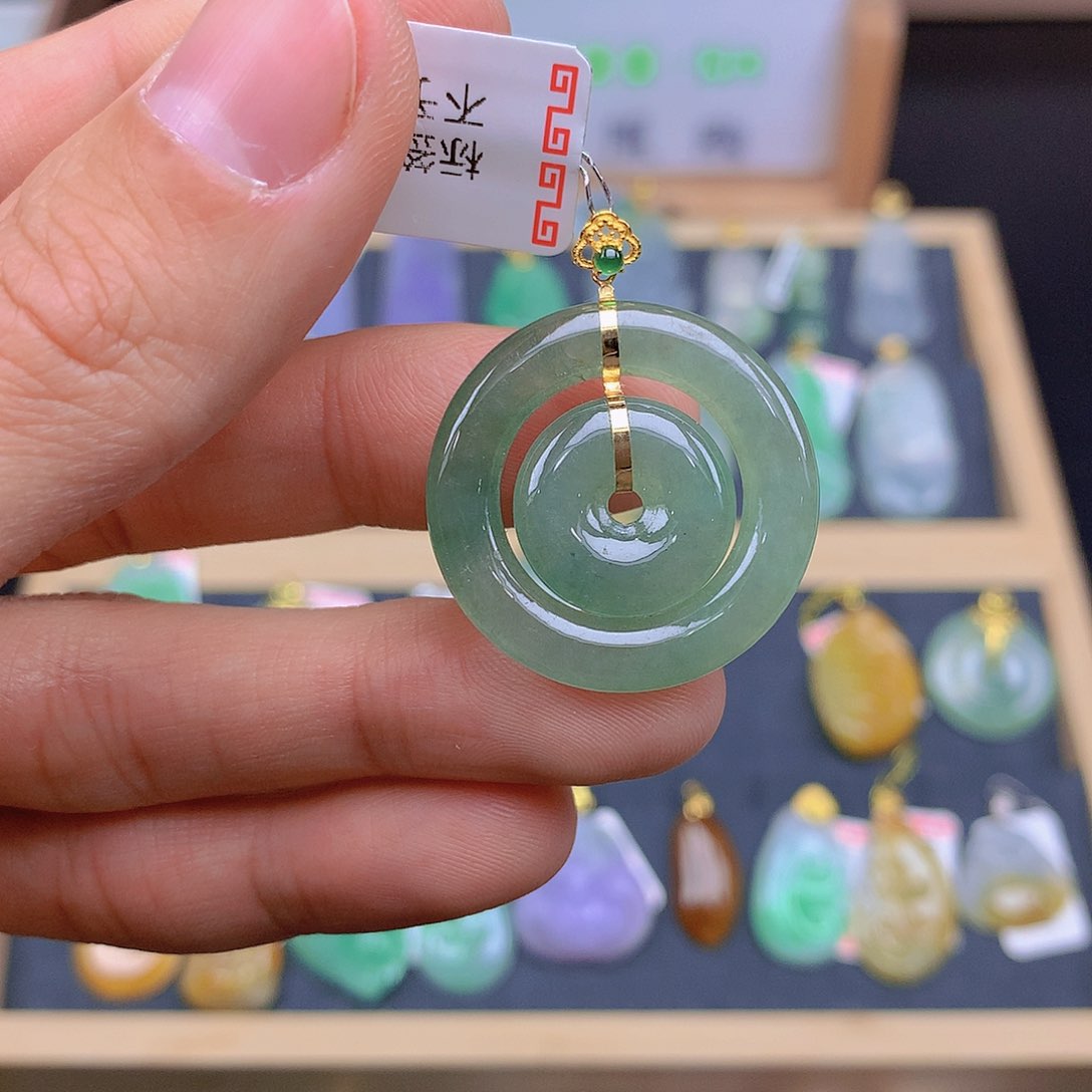 翡翠颈饰18K金镶嵌翡翠