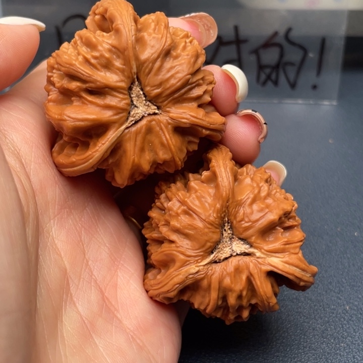 缦***华文玩核桃吊坠白狮子
