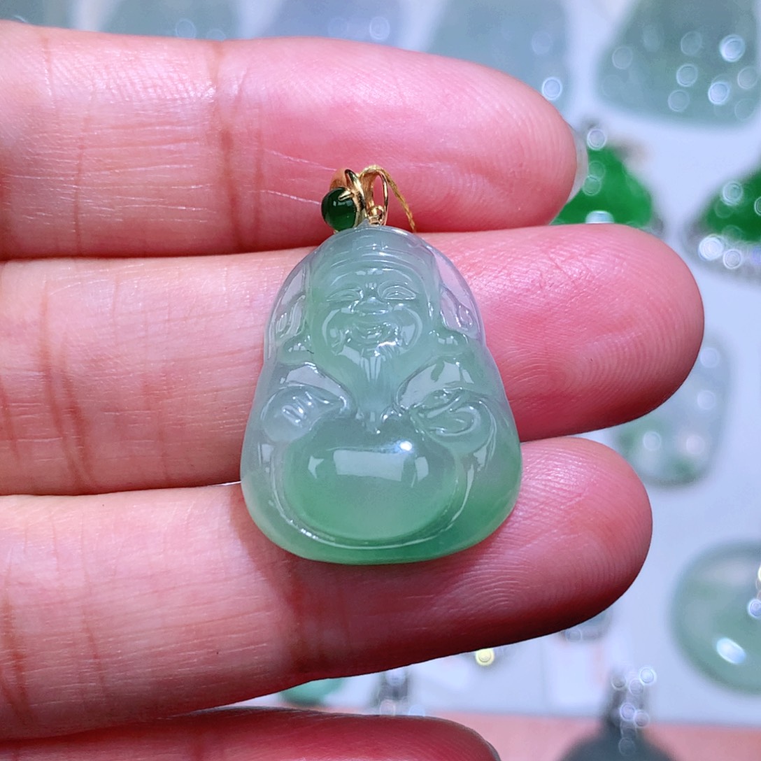 翡翠18K金镶嵌颈饰财神爷
